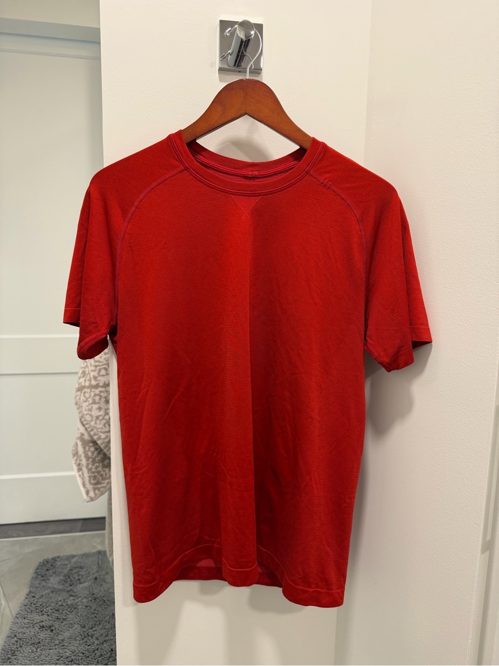 Lululemon Men's Tee Red Size Medium